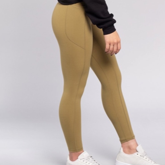 ❌SOLD❌ Paragon workout tights -Luxora - Picture 2 of 3